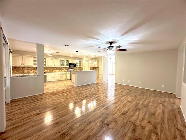 Building Photo - 809 Essex Dr
