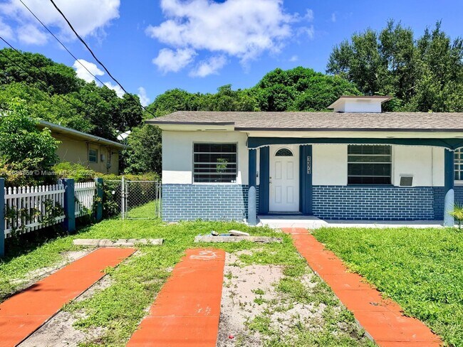 Primary Photo - 1371 NE 150th St