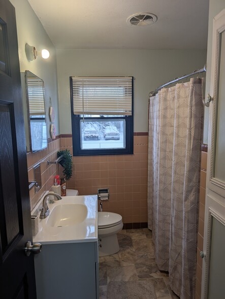 Building Photo - 211 E Jackson St