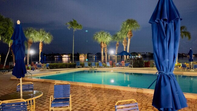 Building Photo - 107 Half Moon Cir