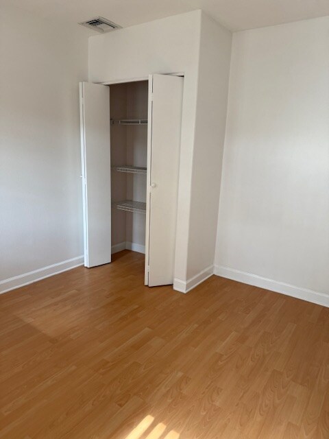Building Photo - 639 Meadowvale Dr