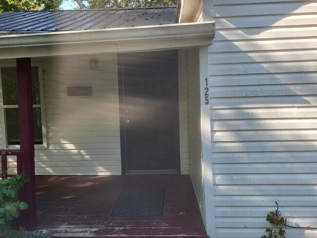 Building Photo - 125 E Locust St