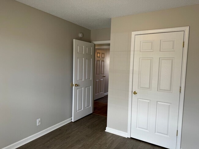 Building Photo - Lovely 3 Bedroom 2 Full Bath Home with? Large Deck & Fenced in Back?yard!