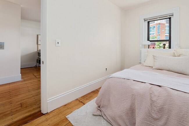 Building Photo - 9 Buswell St
