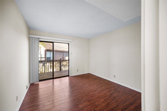 Building Photo - 705 Davis Rd