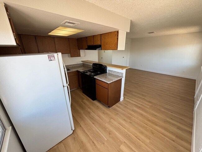 Building Photo - 3431 E Cheyenne Ave