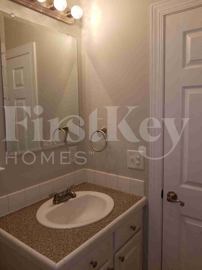 Building Photo - 1911 Chestnut Oak Ln