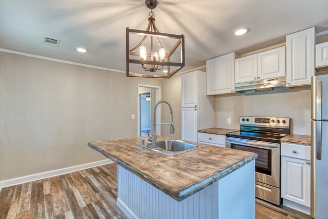 Building Photo - 2211 Beech St