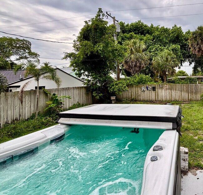 Building Photo - 310 30th St