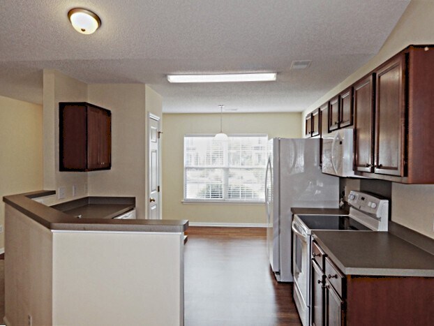 Building Photo - 530 Beverly Dr