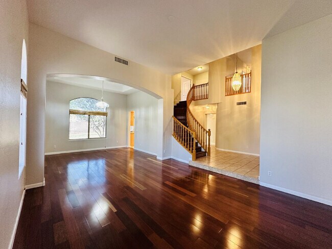 Building Photo - 672 W Raven Dr