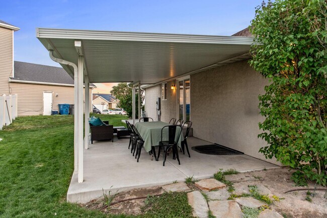 Building Photo - 2521 Apricot Pl