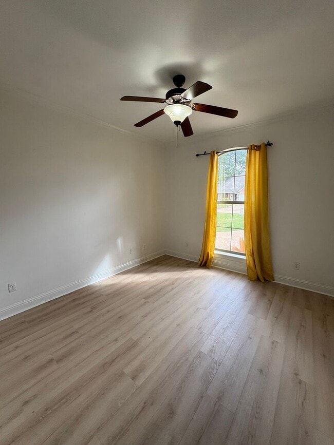 Building Photo - Great Gated Community Home