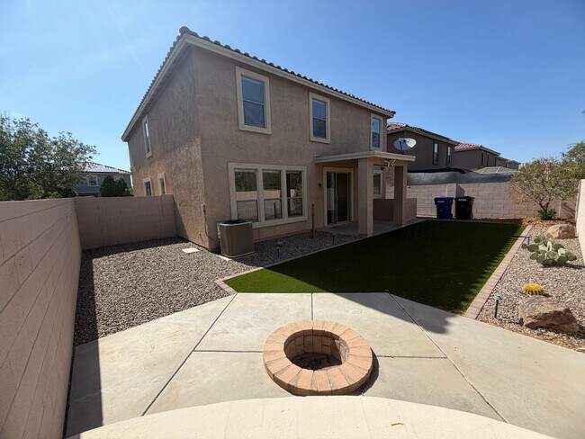 Building Photo - Beautiful Surprise Home with large loft and extra living room space