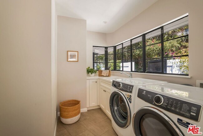 Building Photo - 11349 Canton Dr