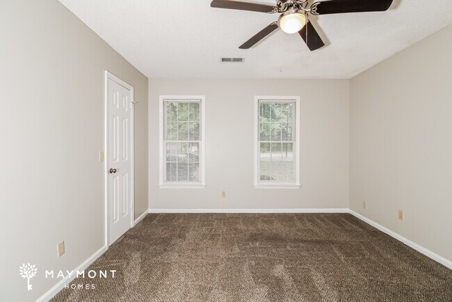 Building Photo - Cozy Three Bedroom