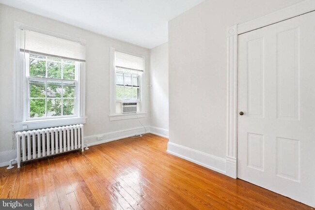 Building Photo - 1530 34th St NW