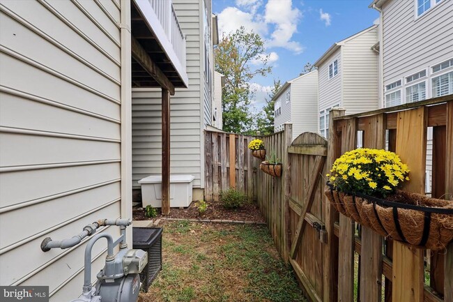 Building Photo - 9327 Hundith Hill Ct