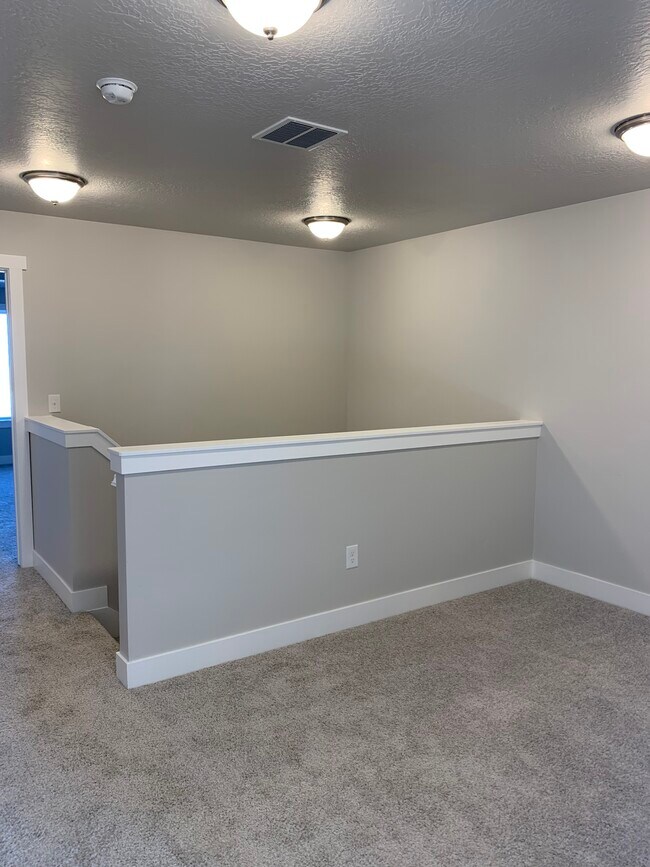 Building Photo - 70 E Ginger Gold Rd