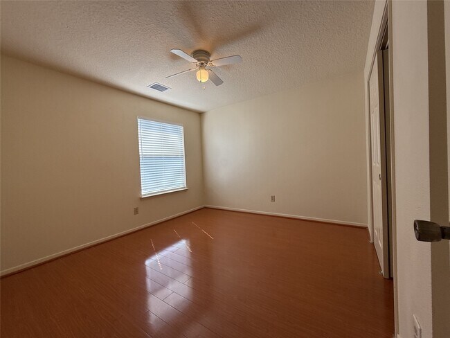 Building Photo - 5718 Walkabout Way