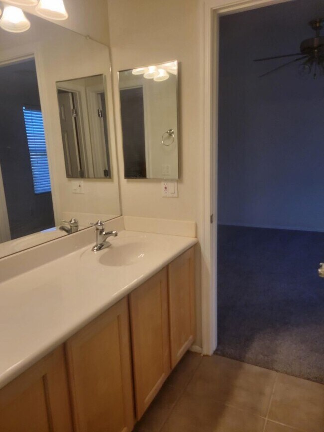 Building Photo - Beautiful 4 bed home with Den and Loft