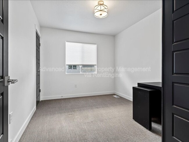 Building Photo - 7411 S Drake Pk Ct