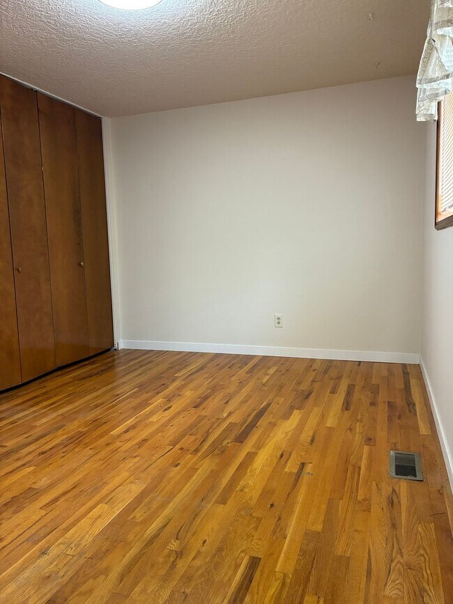 Building Photo - Beaverton Home Available ! Inquire today for a tour !