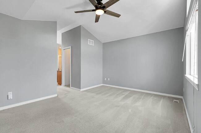 Building Photo - $2,540.95- 3 Bed, 3 Bath Townhome in Aurora with Central AC, In Unit Laundry and Patio Space!