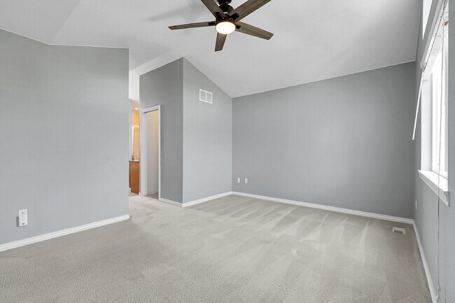 Building Photo - $2,640.95- 3 Bed, 3 Bath Townhome in Aurora with Central AC, In Unit Laundry and Patio Space!