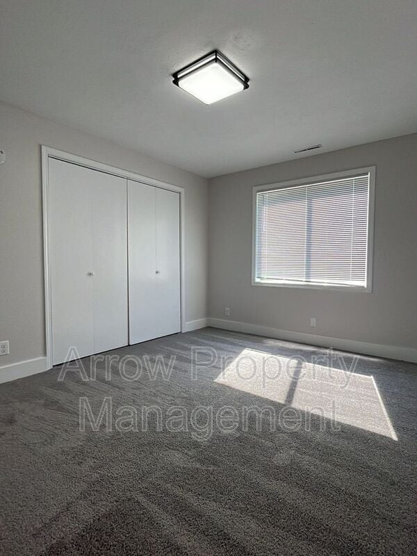 Building Photo - 3341 Holdrege St