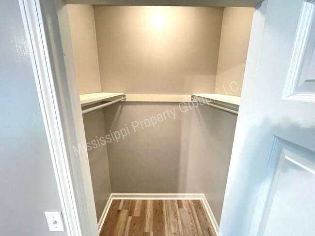 Building Photo - 3BD/2BA FOR RENT