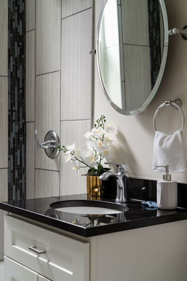 Building Photo - 2724 W Division St