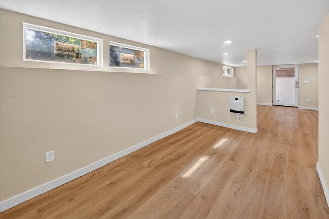 Building Photo - Your Brand-New Home Awaits!