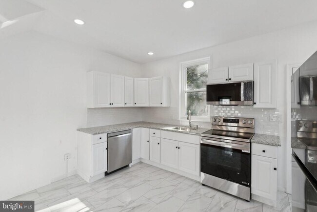 Building Photo - 1200 S Ruby St