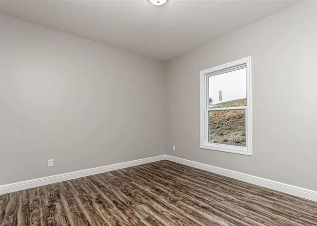 Building Photo - New Rental Available Late January – Beautiful 3 Bedroom Duplex