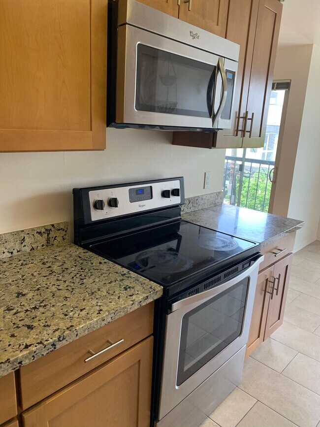 Building Photo - Madlyn Apartments