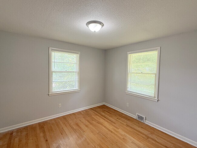 Building Photo - 7620 Charlotte Dr SW