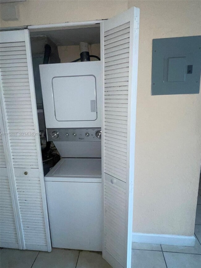 Building Photo - 4730 NW 9th Dr