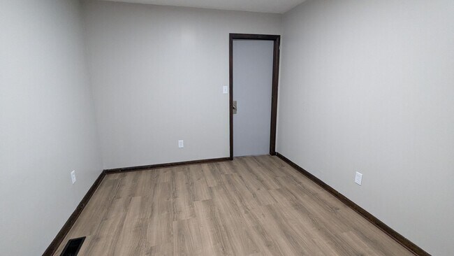 Building Photo - Charming 3 bedroom/1 bath home in the heart of Akron!