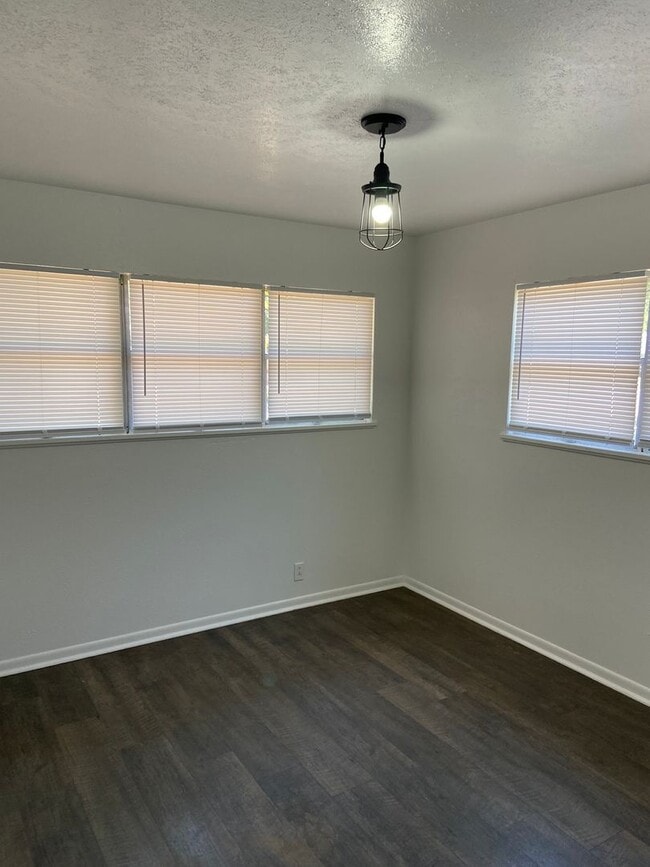 Building Photo - 3/1 house with garage, fenced backyard, walk to TSU