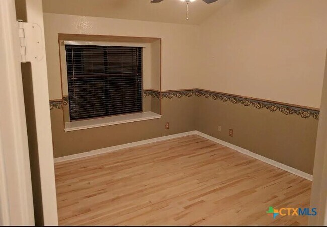 Building Photo - 1502 Stratford Dr
