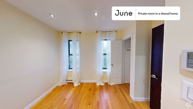 Building Photo - 15 W 107th