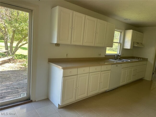 Building Photo - 13993 Sweetbriar Ln