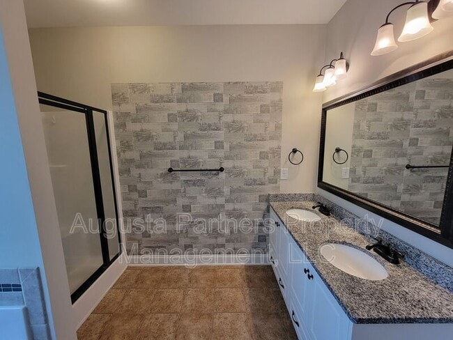 Building Photo - 257 Tulip Dr