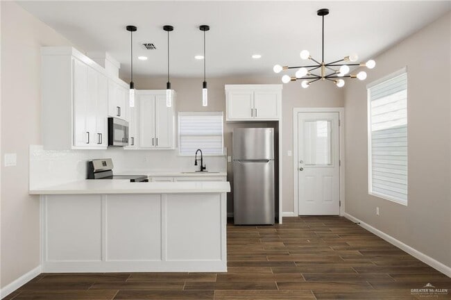 Building Photo - 16 Cassandra St