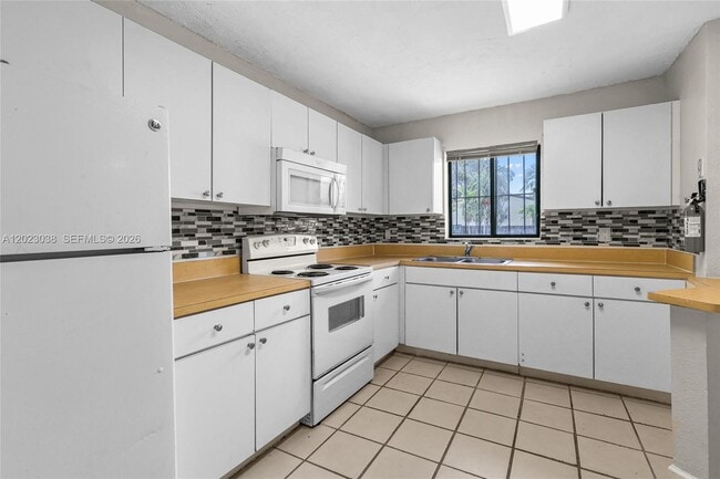 Building Photo - 28214 SW 143rd Ct