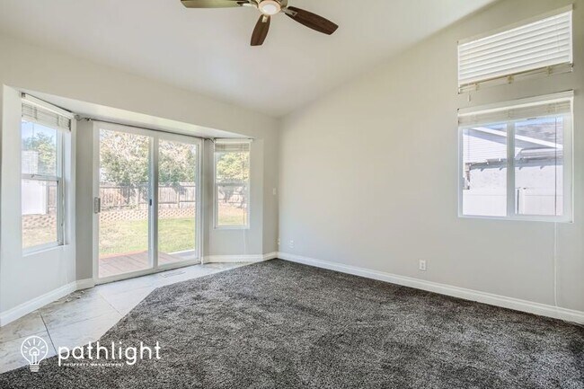 Building Photo - 193 1375 N