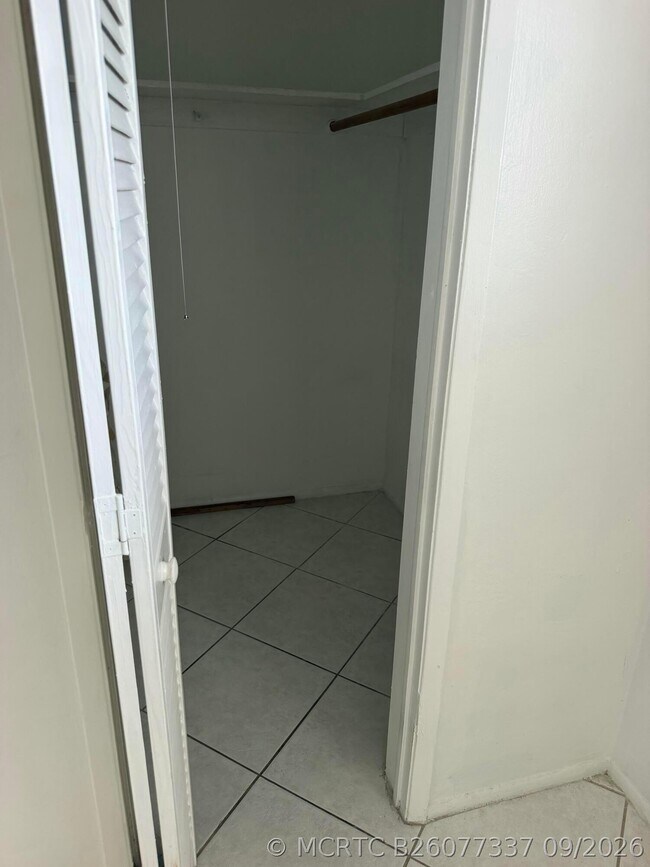 Building Photo - 1816 E Oakland Park Blvd