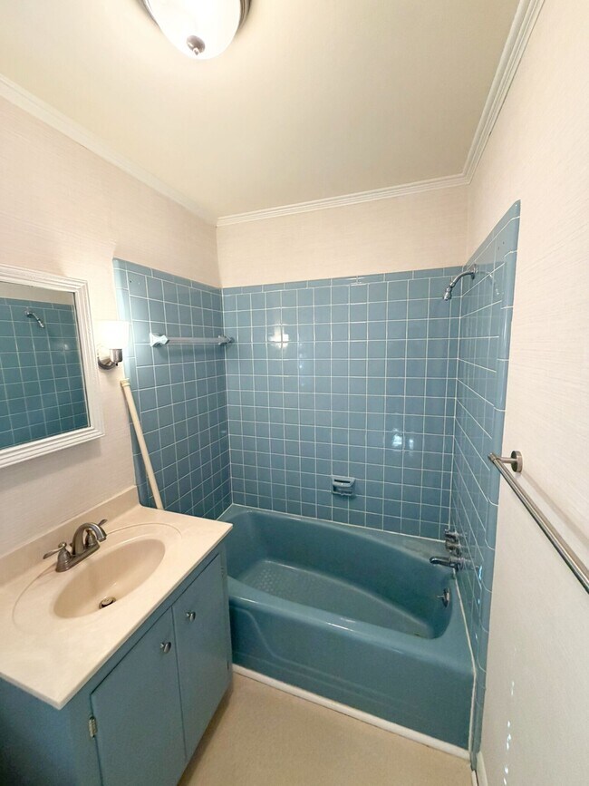 Building Photo - 222 Knox Dr