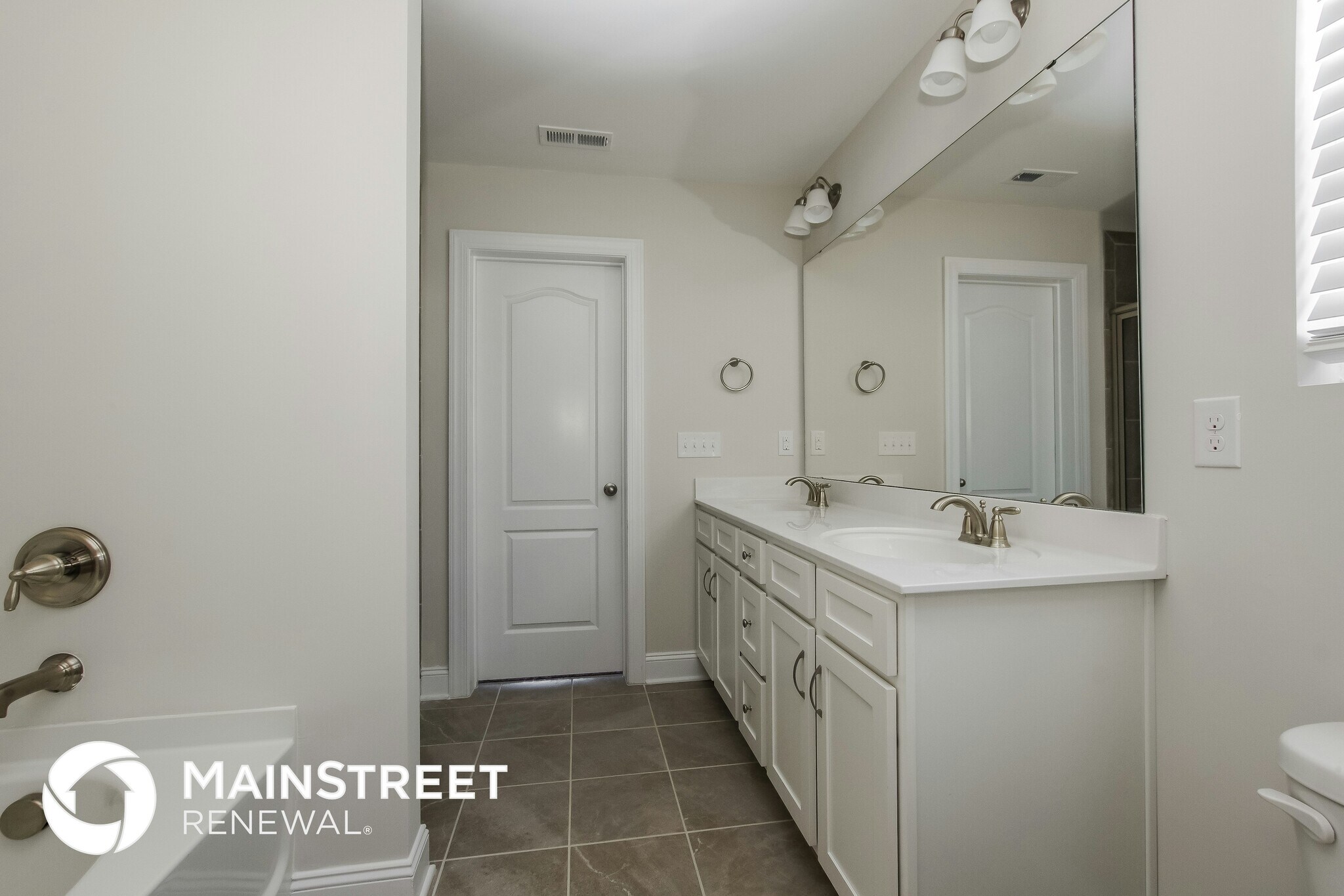 Building Photo - 2132 Vecchio Dr